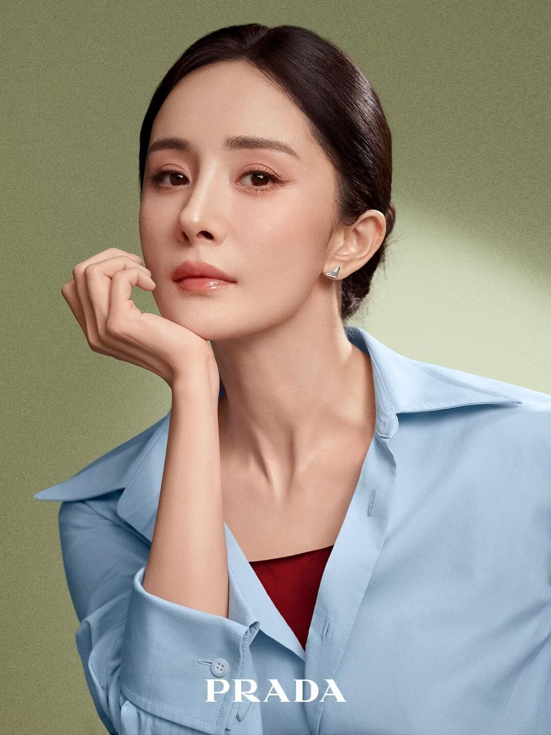 杨幂  蜜蜂宝宝都来VD给姐姐解锁生日应/援吧！详情见→网页链接 活动期间每天都