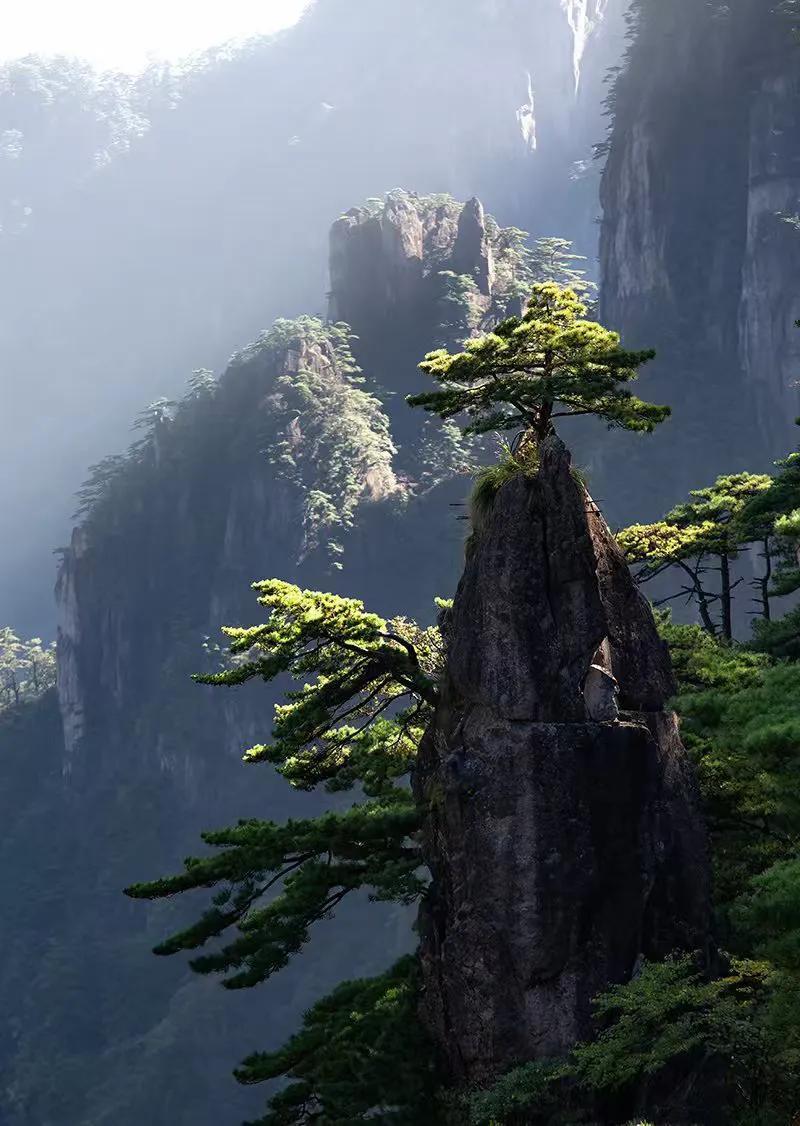 奇峰怪石，#山石中美景# 
#远古系风景# #奇特山峰美景# #神话般的美景# 