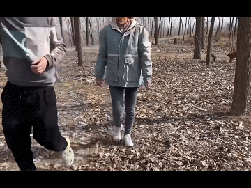 大坑套小坑，小坑套老坑，坑里还有水，水里还有钉。