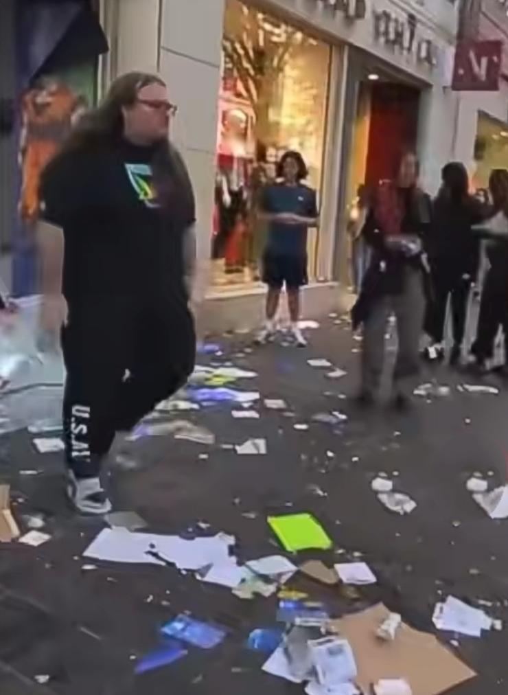 欧洲的白左们，对移民的纵容，正在遭遇反噬！

很多自媒体都在传图六中那名女子，她