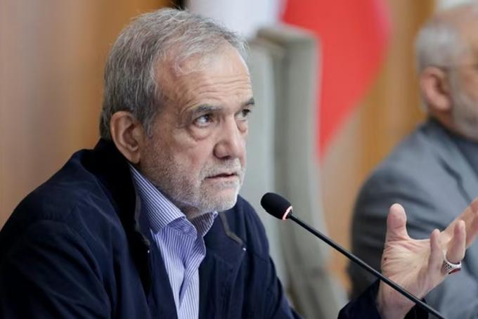 11月21日，伊朗总统佩泽什基安发牢骚称:“有些看似是我们的朋友的国家，在战争时