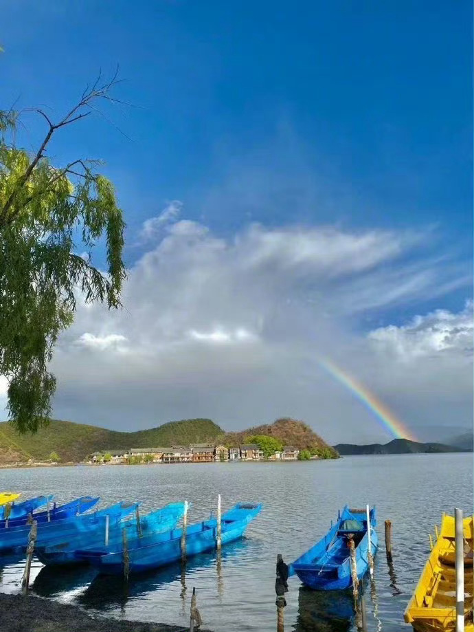 秋天的泸沽湖，一定要去看看，那儿的风月皆浪漫，日子皆美好。 ​ ​​​