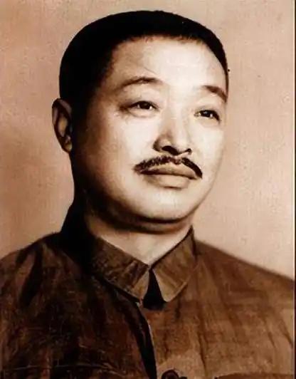 抗战初期贺龙与董其武一见如故，见证国共同心抗日
 
抗日战争时期，贺龙遇到了国民