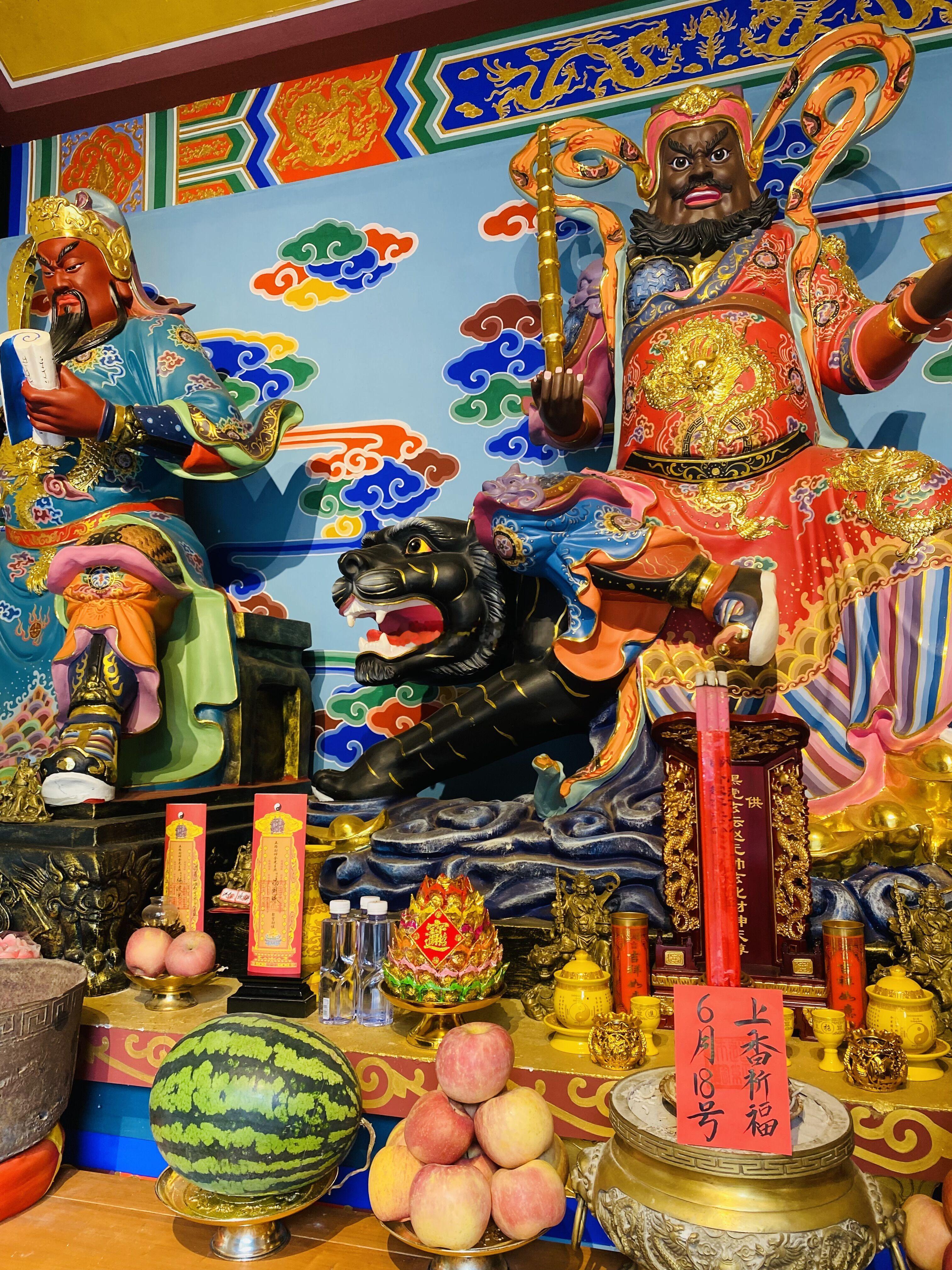 今日黄道吉日，六月中旬的你时来运转，6月18日师父在财神殿为众粉加持福慧财运[作