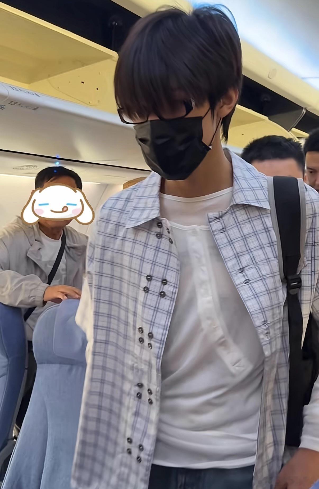 青春期坏女孩不明显叛逆中 