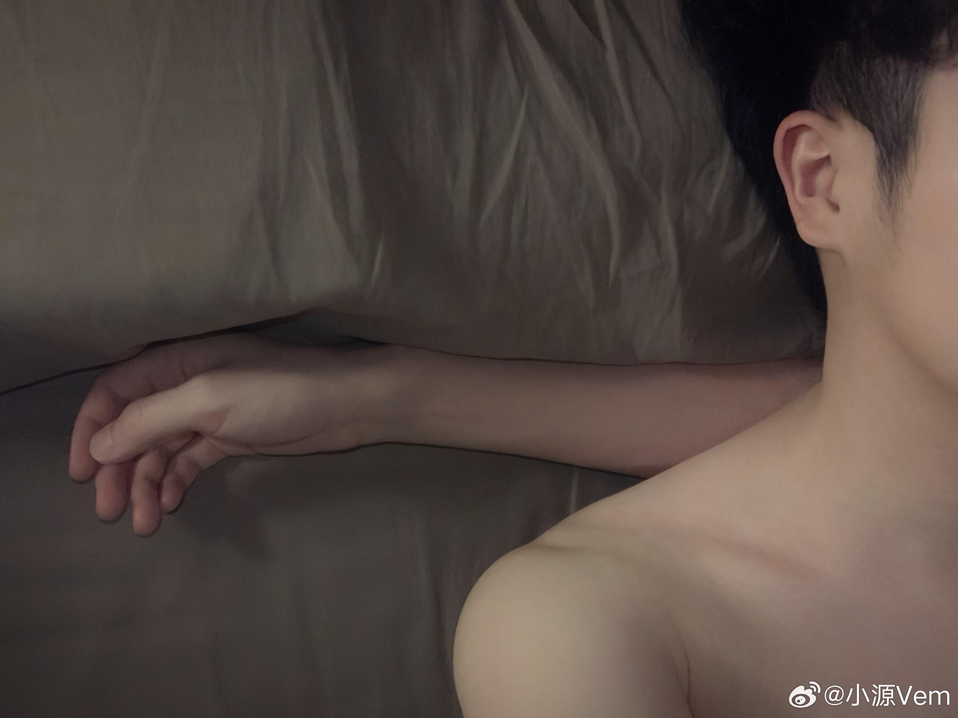 爱人的臂弯是世界上最舒服的枕头 