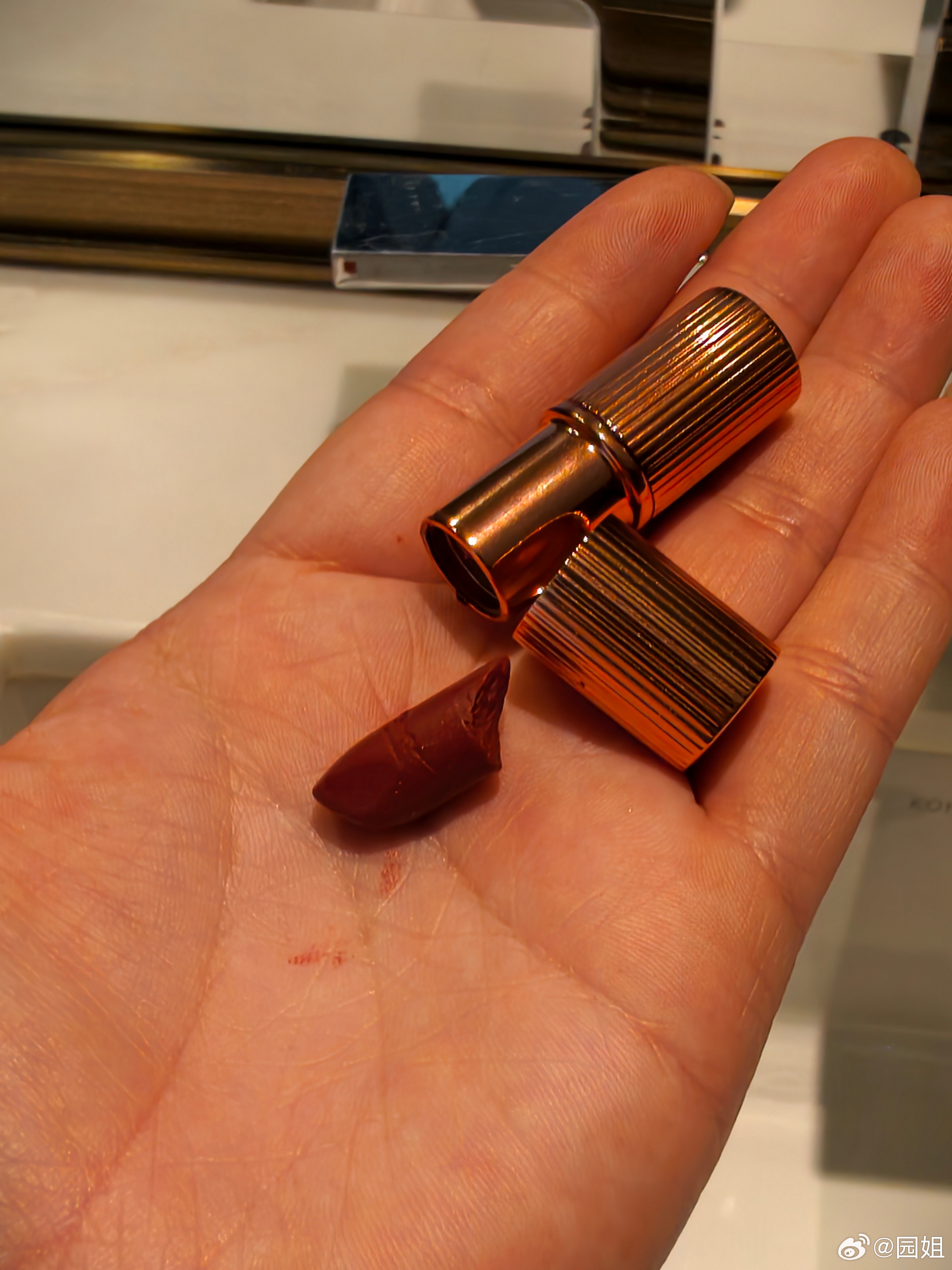 头一回把口红用断了，我也是佩服我自己