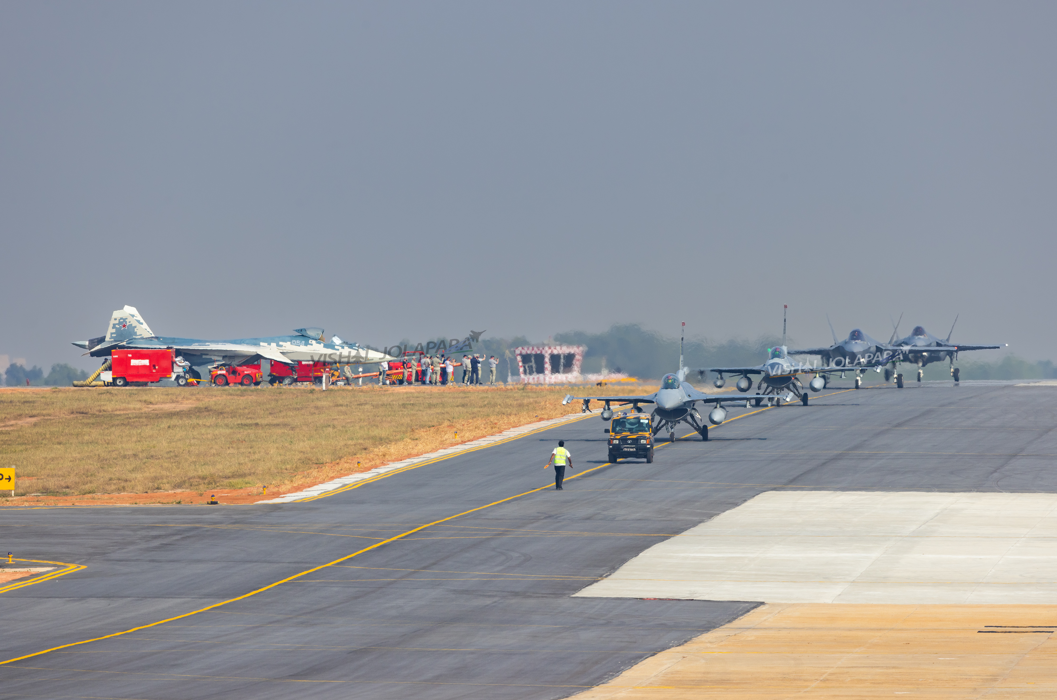 名场面另外一个有意思的角度，印度国际航空展（Aero India）上Su-57 