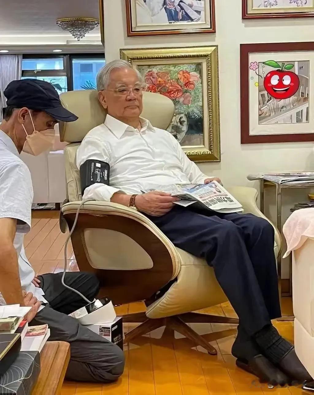 现年88岁的连战，在生命的最后几年是否会再次踏上祖国大陆！
    连战先生，1