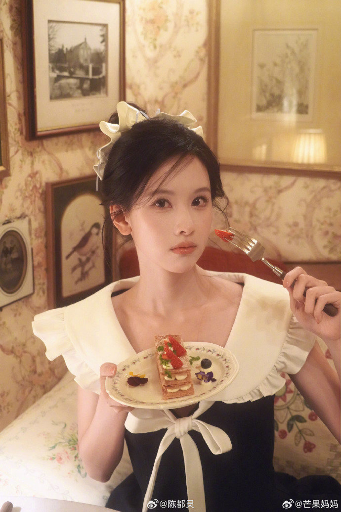 陈都灵一起玩捉迷藏陈都灵甜品公主 陈都灵甜品公主来的！！陈都灵