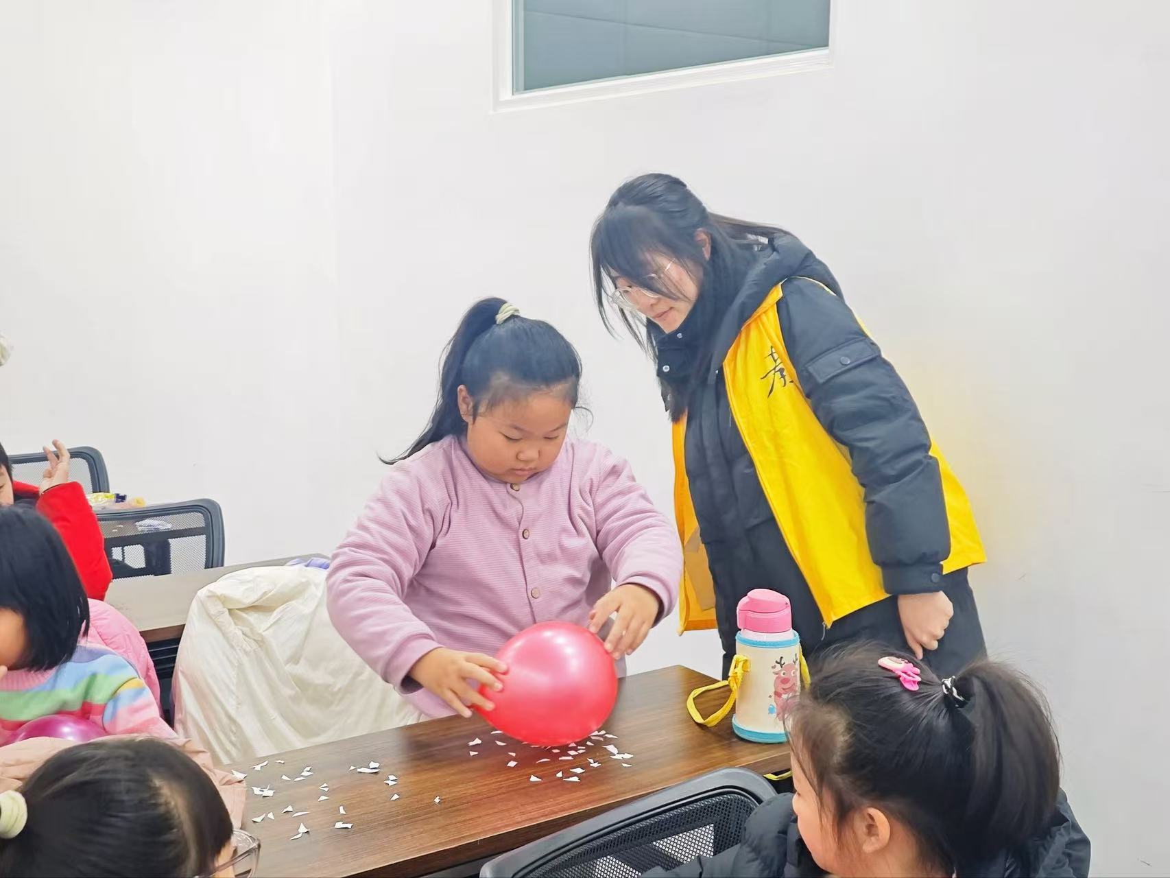 秦岭笑谈曲阜师范大学 2026年1月17日，曲阜师范大学“教泽润童心，科学筑新知