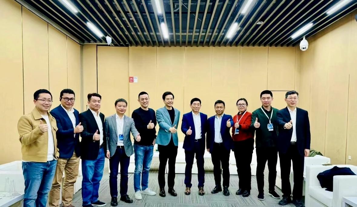 图1，初代SU7上市
长安深蓝邓承浩
顺丰王卫
小鹏何小鹏
蔚来李斌
长城魏建军