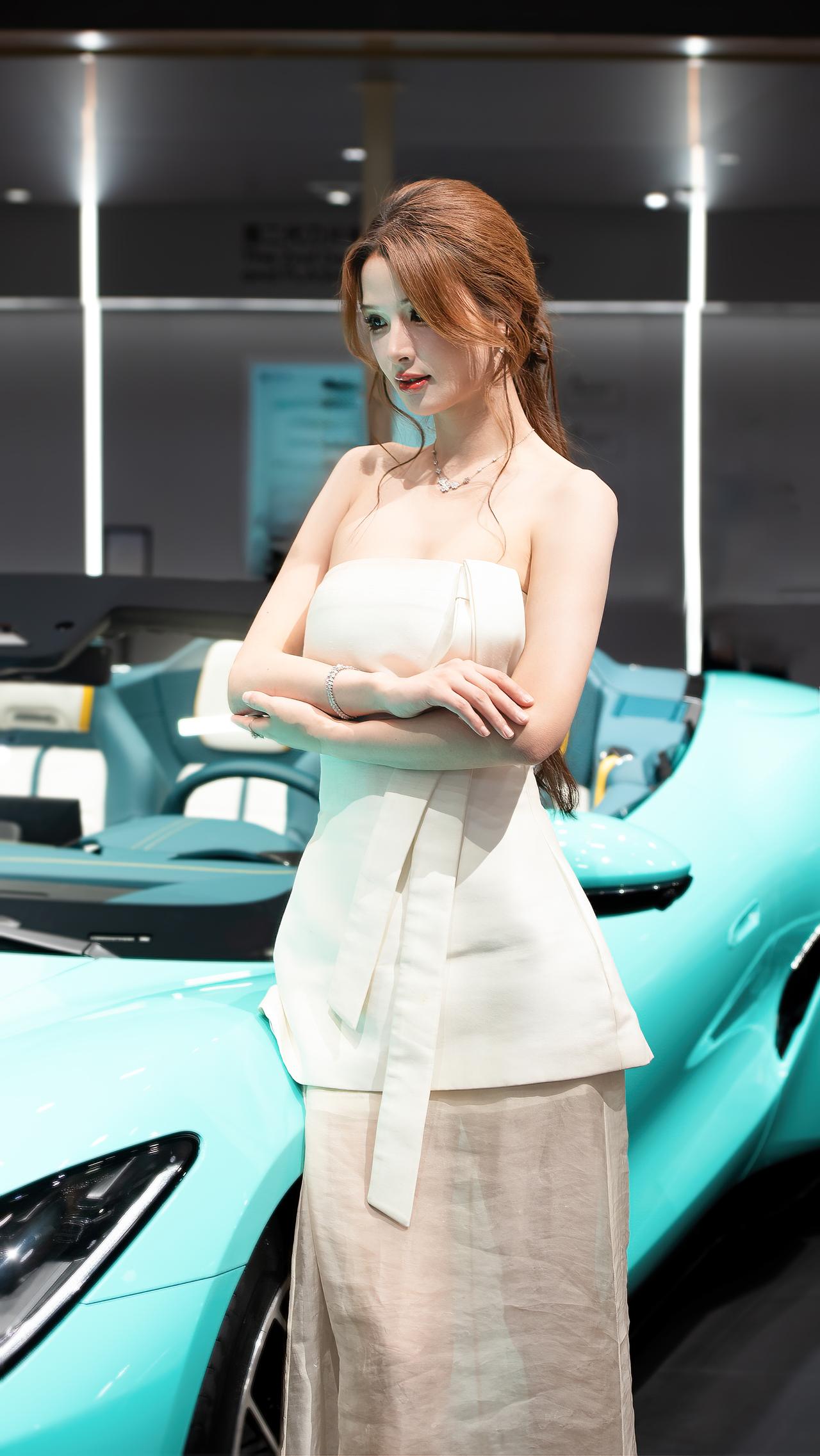 美嘟车模美女 成都车展 肤白貌美