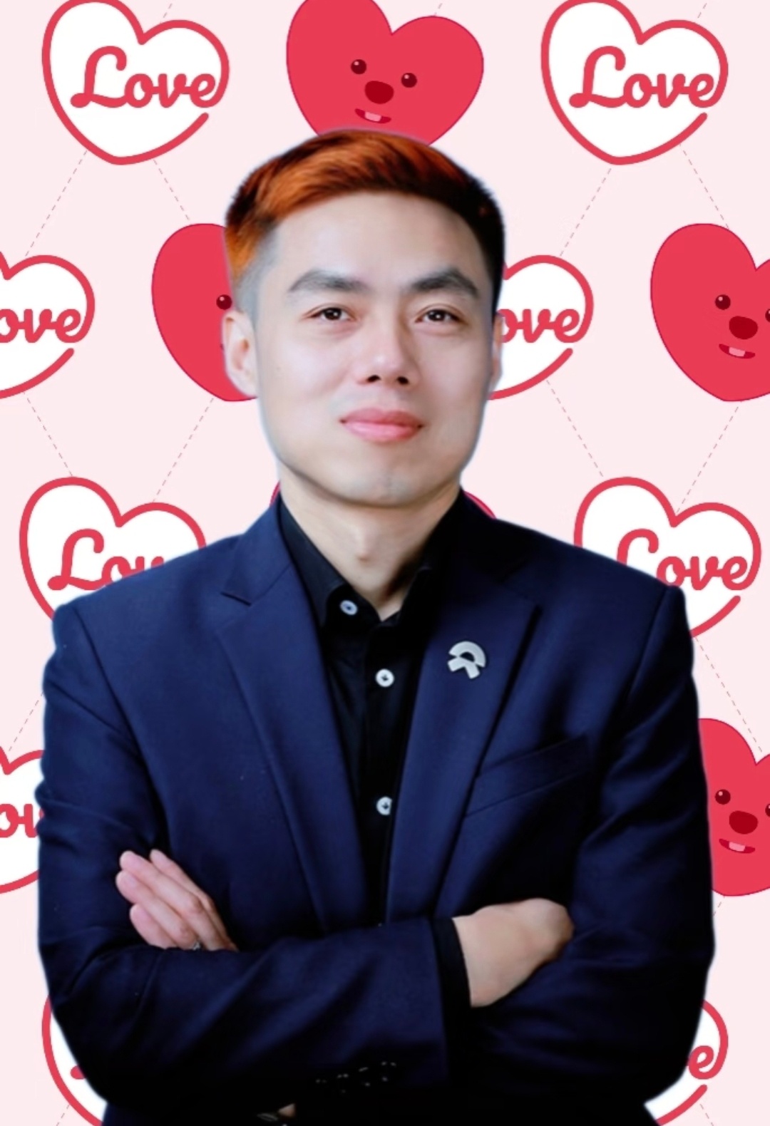 这个雄鹰一样的男人，在乐道两台现款车辆大卖后，彻底开始逆生长，先是图二跟我合影看