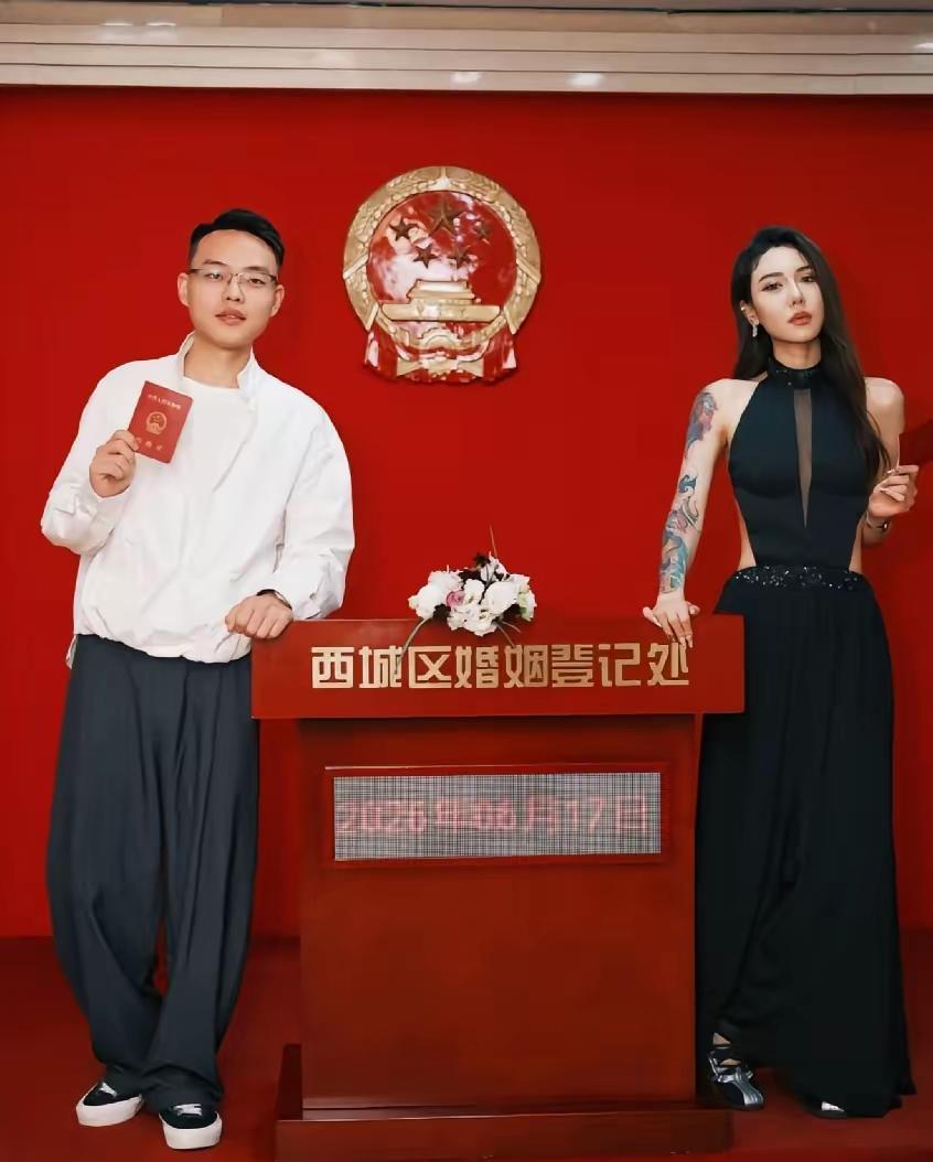 文艺男+狂野女的组合，你觉得算不算完美搭档？？