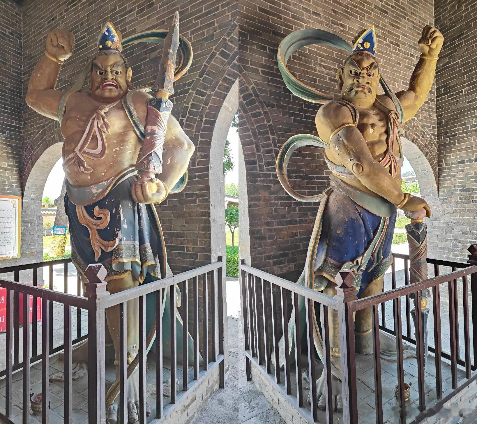 迴鑾寺前身为东汉铁瓦寺，魏明帝曹叡时期诏建为抱腹寺，现大雄宝殿为元构。 介休·回