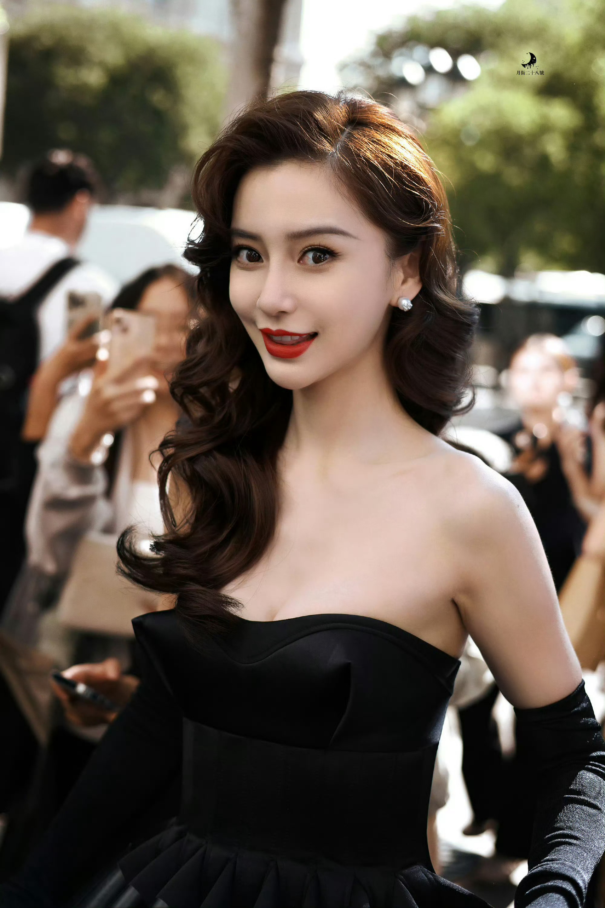 Angelababy 港风还得港女来baby烈焰红唇大波浪 港风味十足[憧憬][