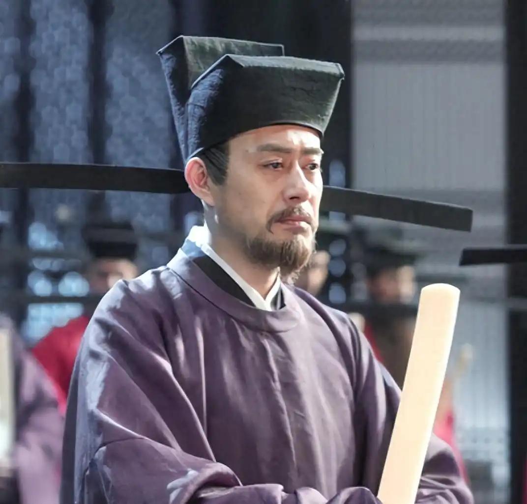南朝时期寒门官员慢慢崛起，他们靠什么途径打破士族的垄断？

南朝有一个现象，在正