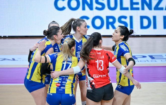 意甲女排联赛常规赛第20轮，庄宇珊所在的圣乔瓦尼俱乐部在客场以3-0横扫了库内奥