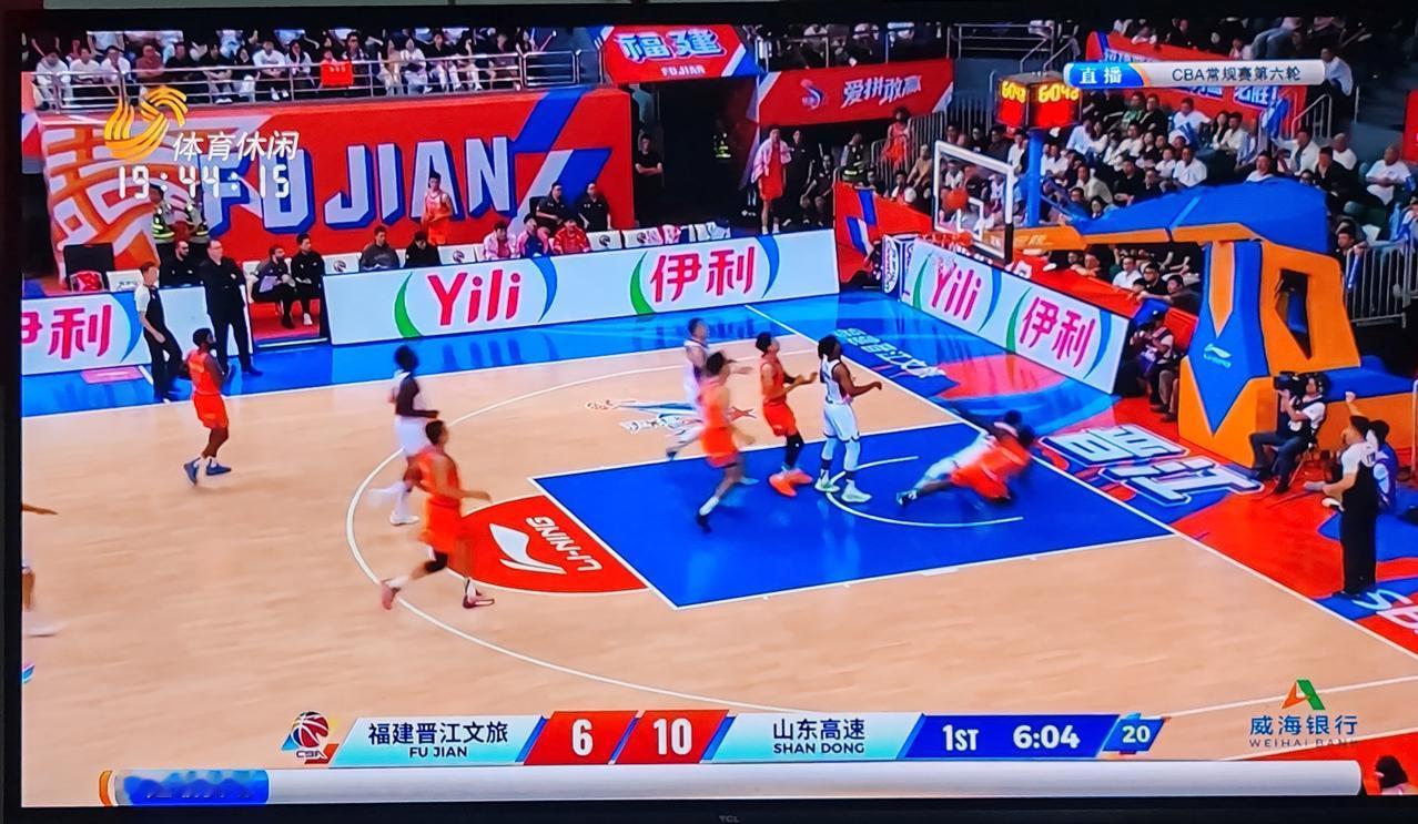 半场比赛结束，55：51，山东高速男篮仍然领先福建晋江文旅男篮4分，胜利在望啊。