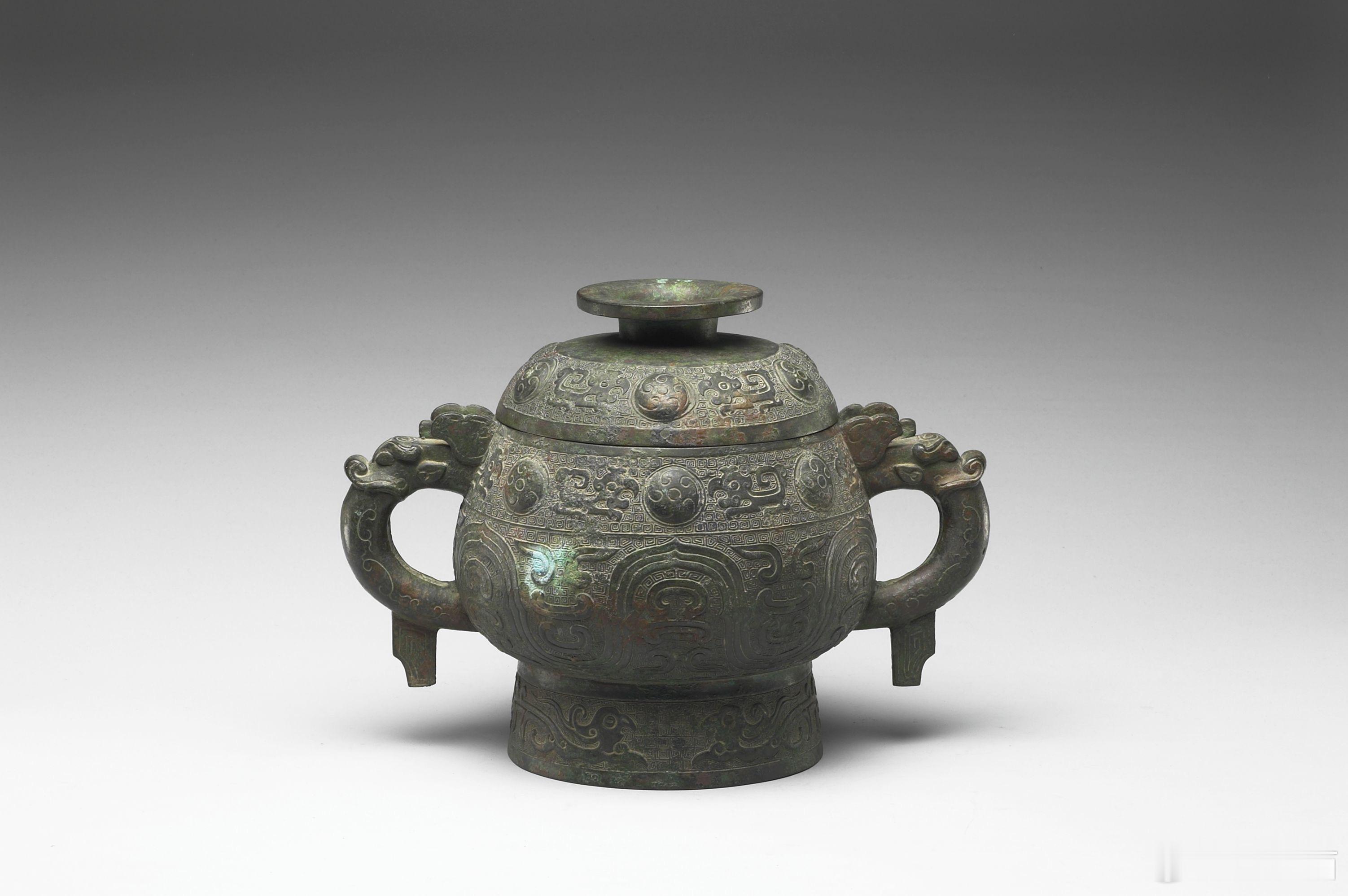 仲驹簋，台北故宫博物院/藏附盖圆簋，子母口、双耳、圆腹、圈足，耳作兽首形附珥。盖