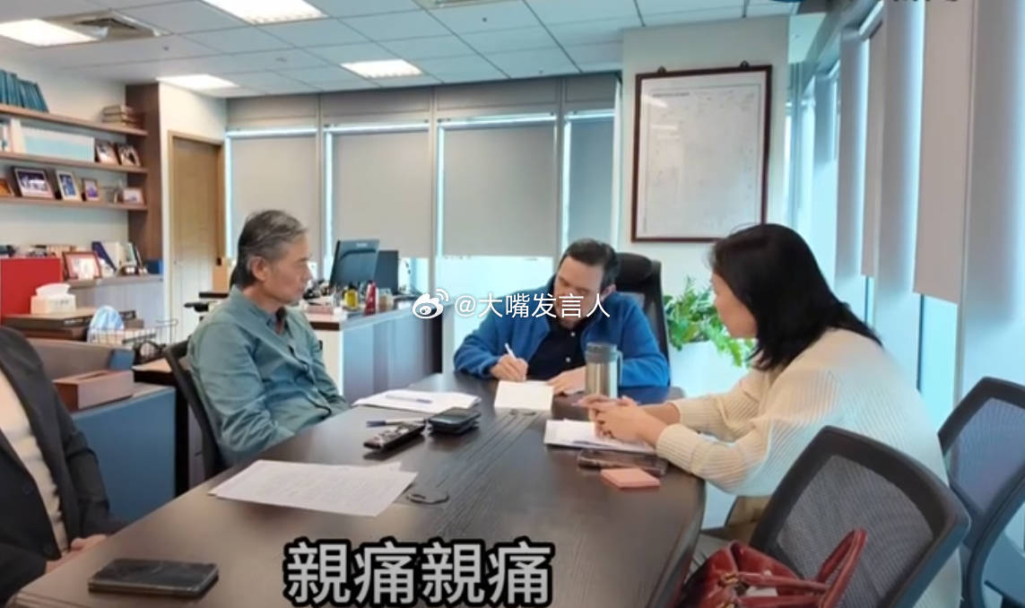 马英九有没有失智，不好下判断，但是今天公布的视频中，1. 马写“亲痛仇快”4个字