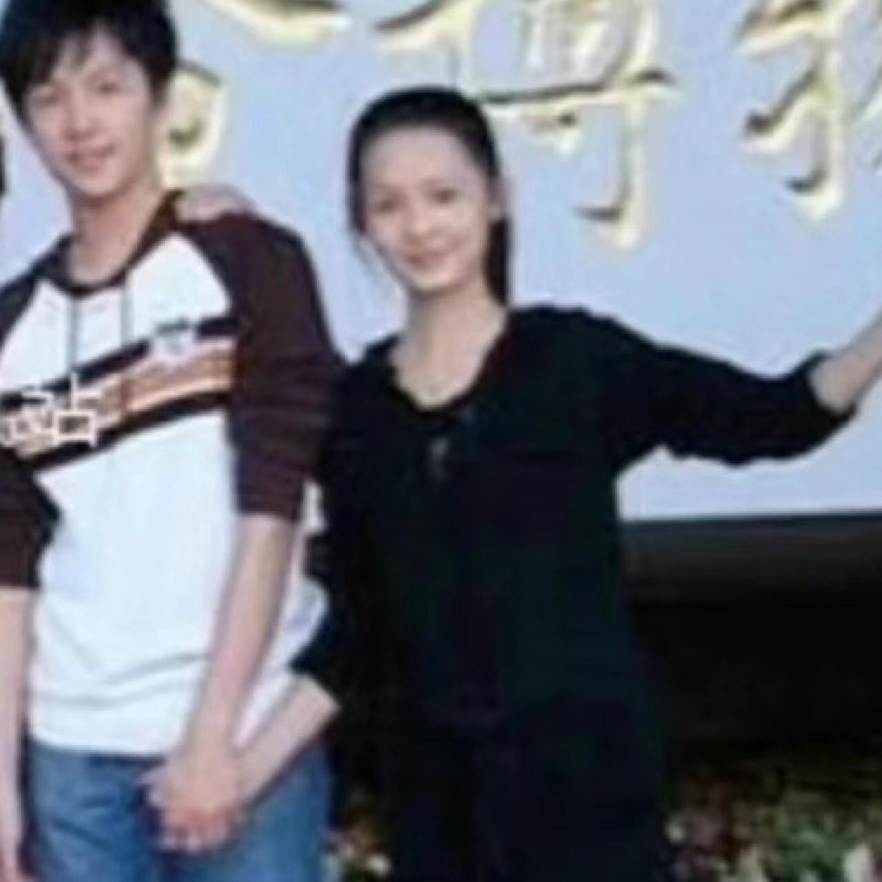 杨洋李沁还牵过手呢，这两个人不会也是谈过恋爱的吧 ​​​