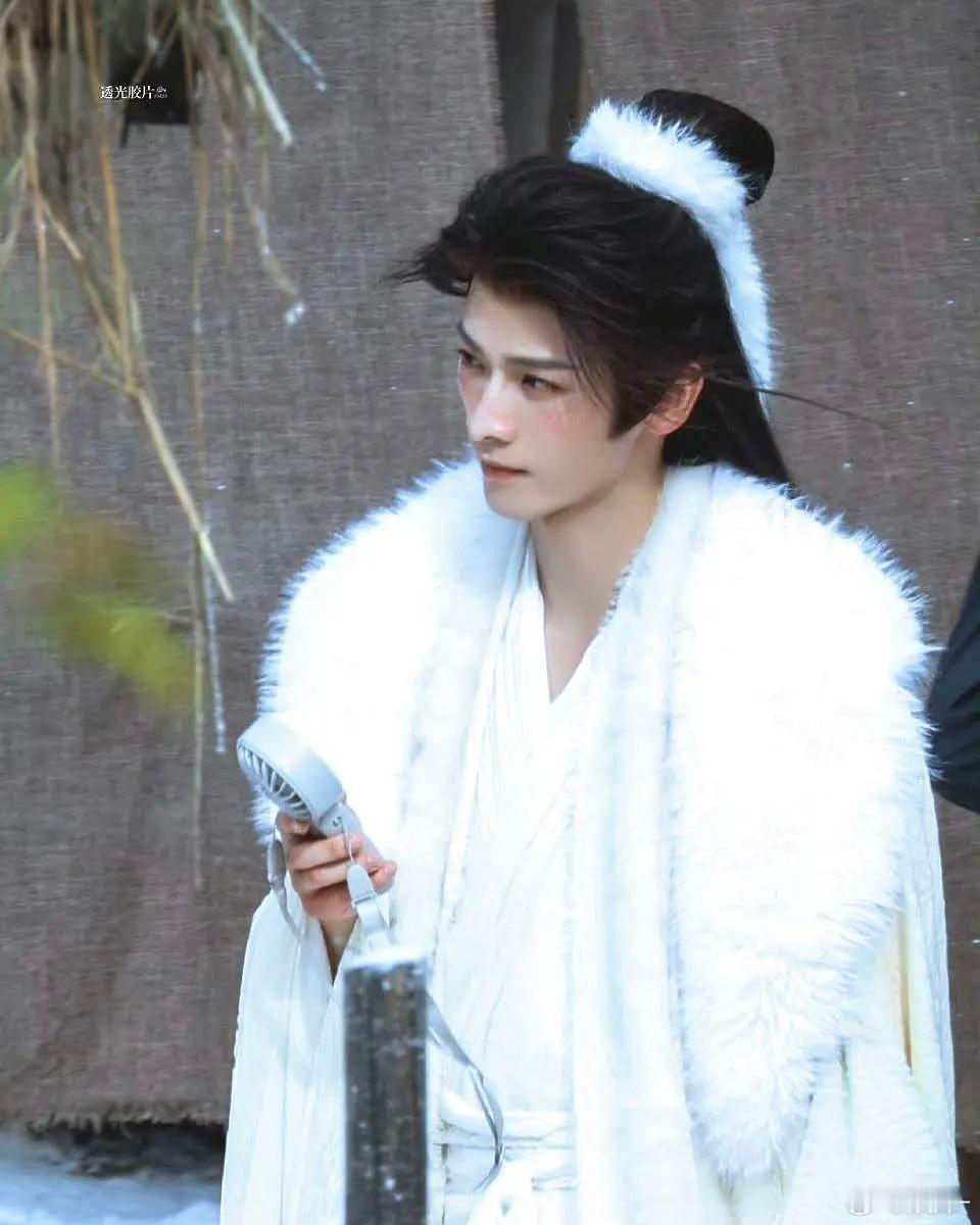 古偶又来新人了吗？这谁啊，怎么这么像丁🐵 