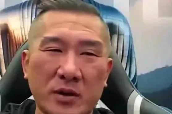 台湾网红馆长今天发视频，对深圳公司不让他搞直播很不理解，也很无耐。馆长不但浪费了