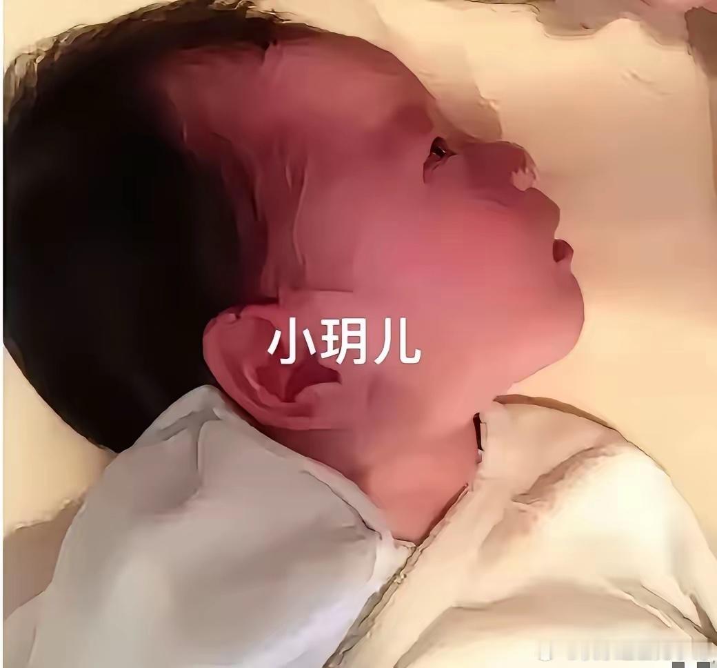 汪小菲家的三个孩子，刚出生时好像都是一个脸型！都是胖胖的，肉肉的，大脑门的福宝宝