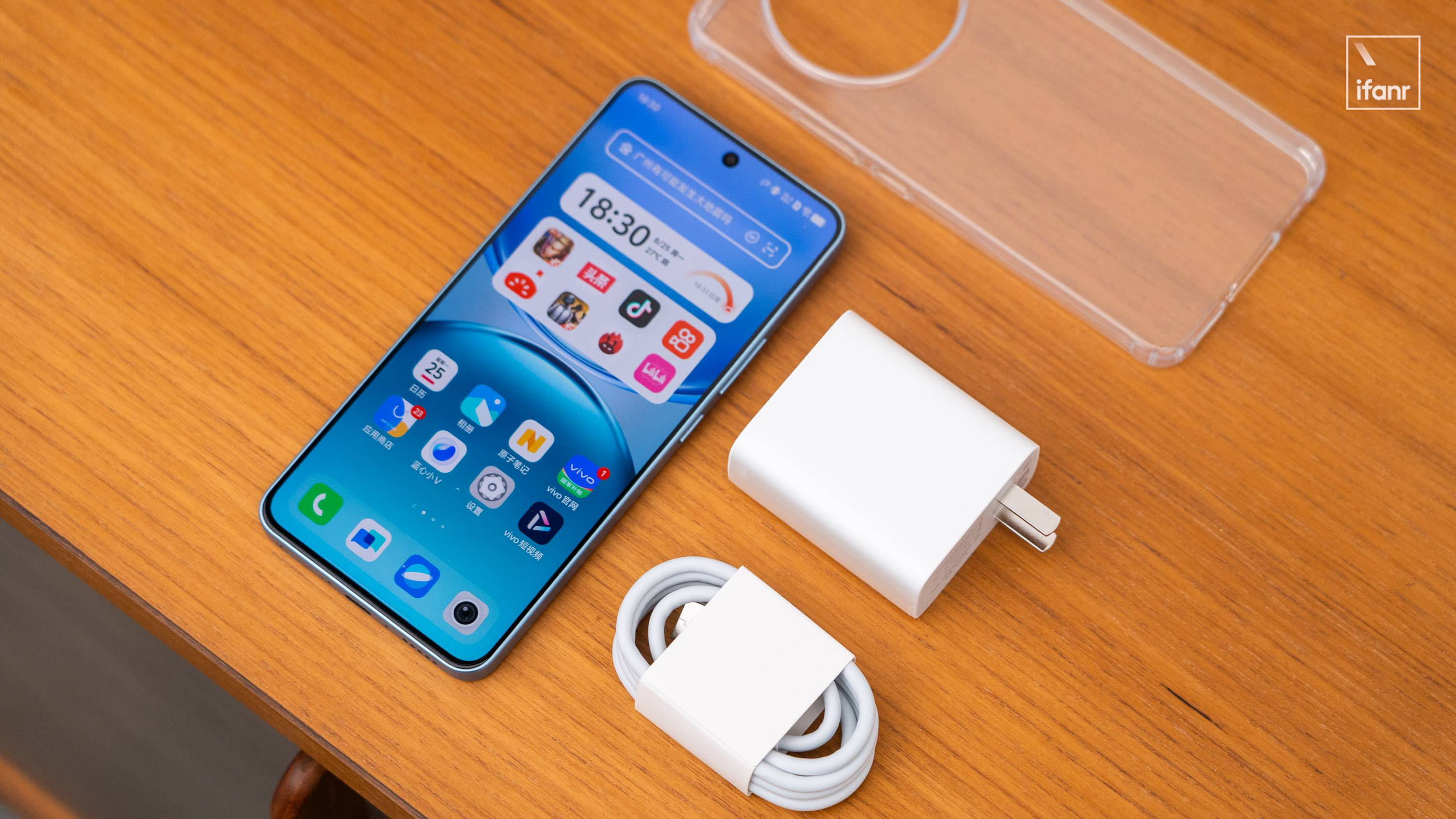 金标充电宝，带手机功能 | vivo Y500 上手体验