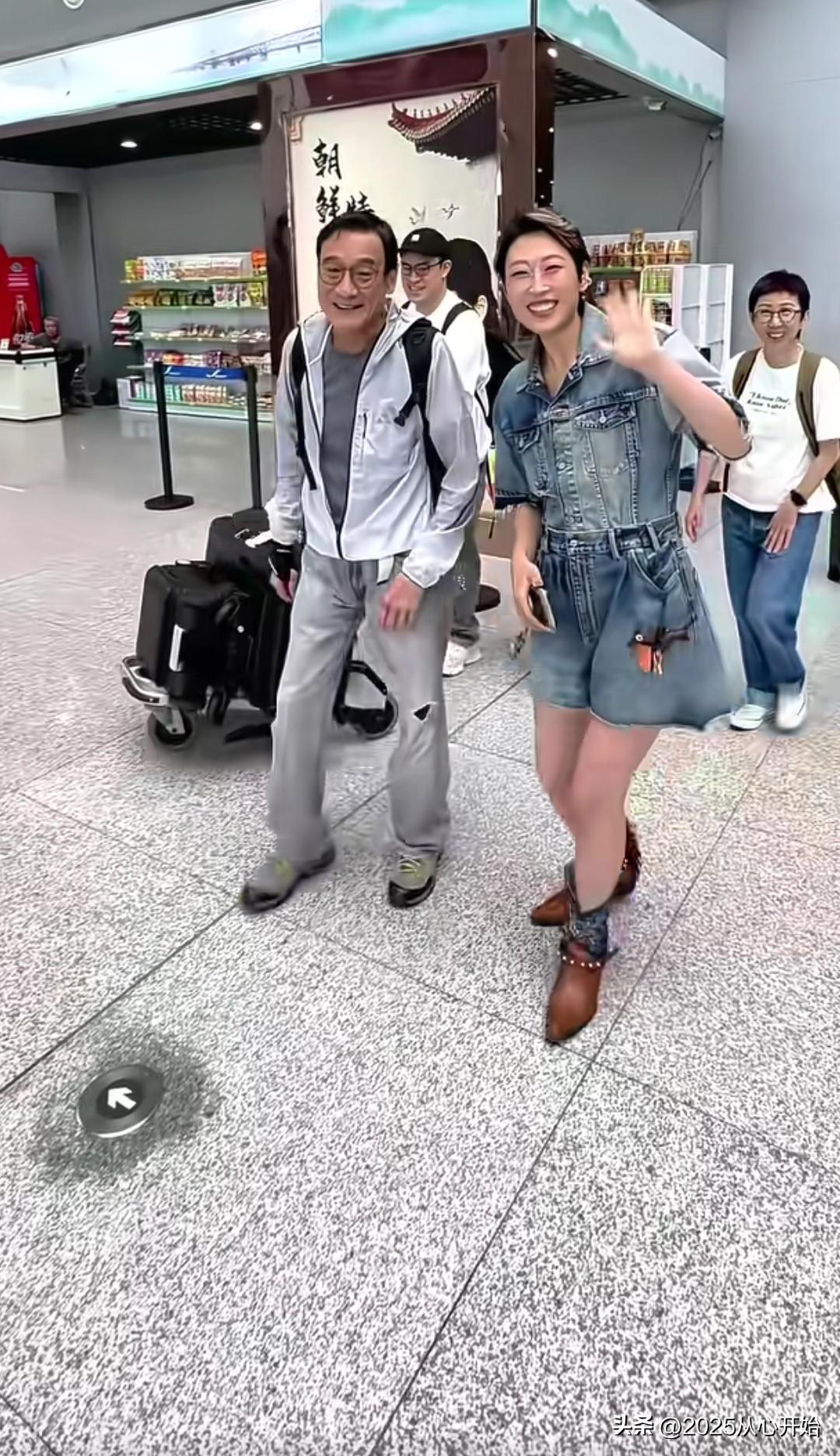 梁家辉真的是一位很低调的演员。

最近，68岁的香港演员梁家辉从香港乘坐飞机至辽