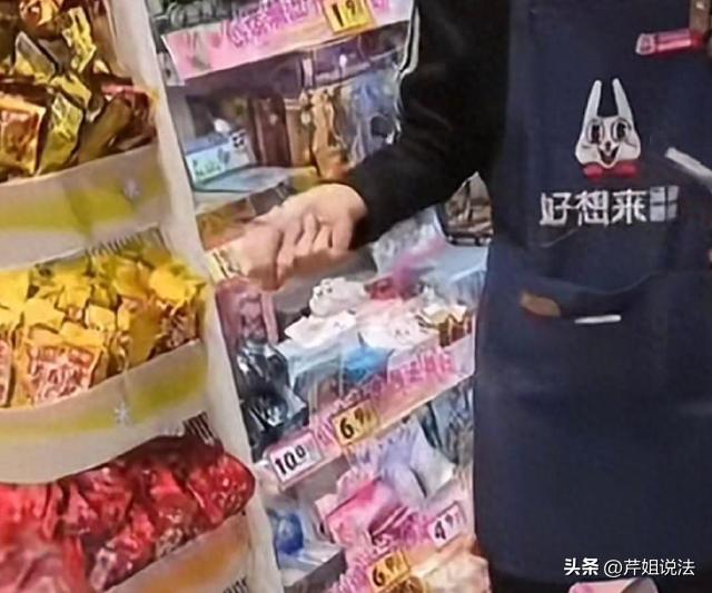 苏州，一位妈妈，带着3岁的孩子，走进一家叫做“好想来”的零食超市购物。3岁宝宝误