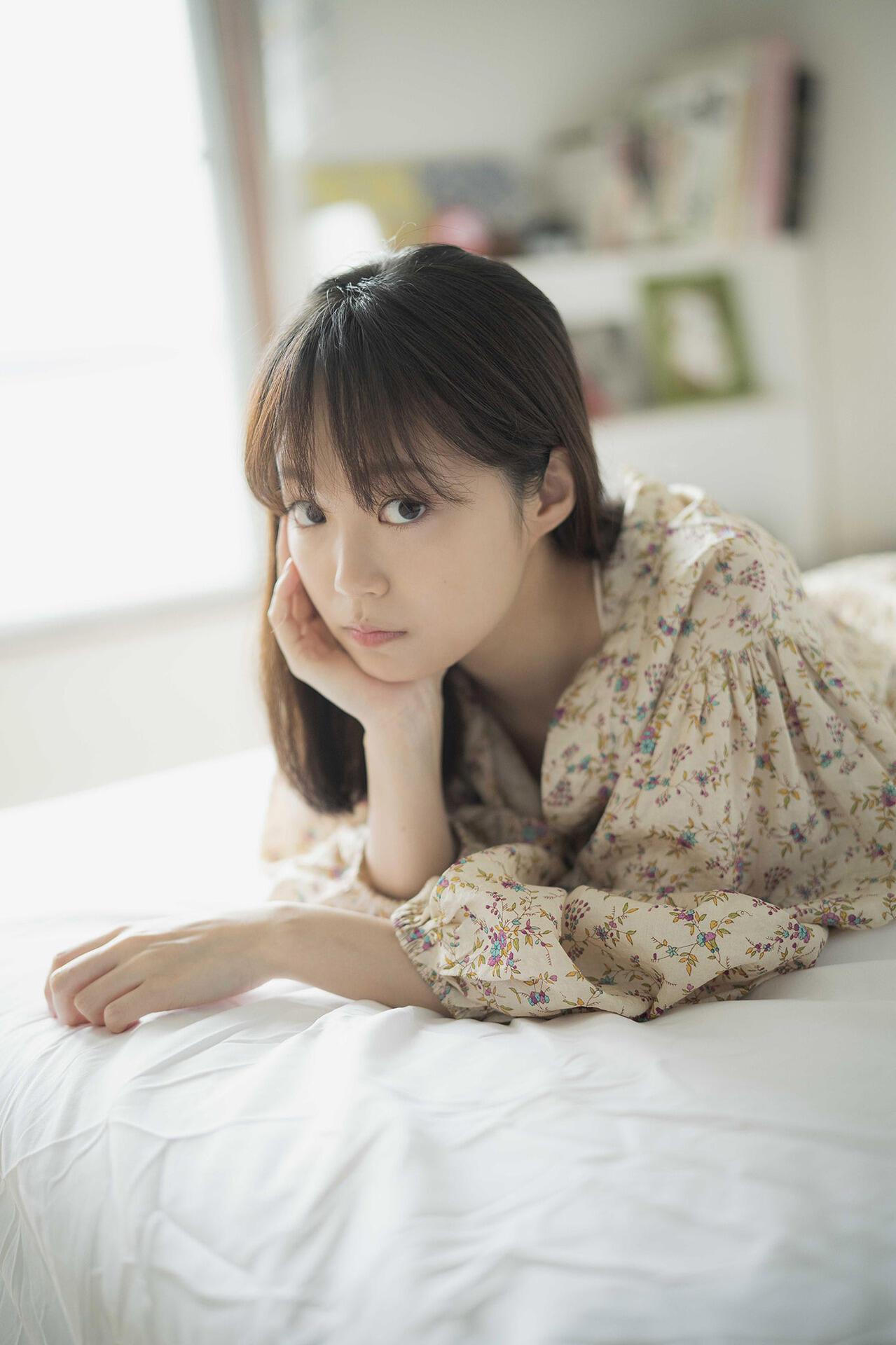 私服穿搭｜碎花外套+吊带裙，宅家也能拍出杂志感📸