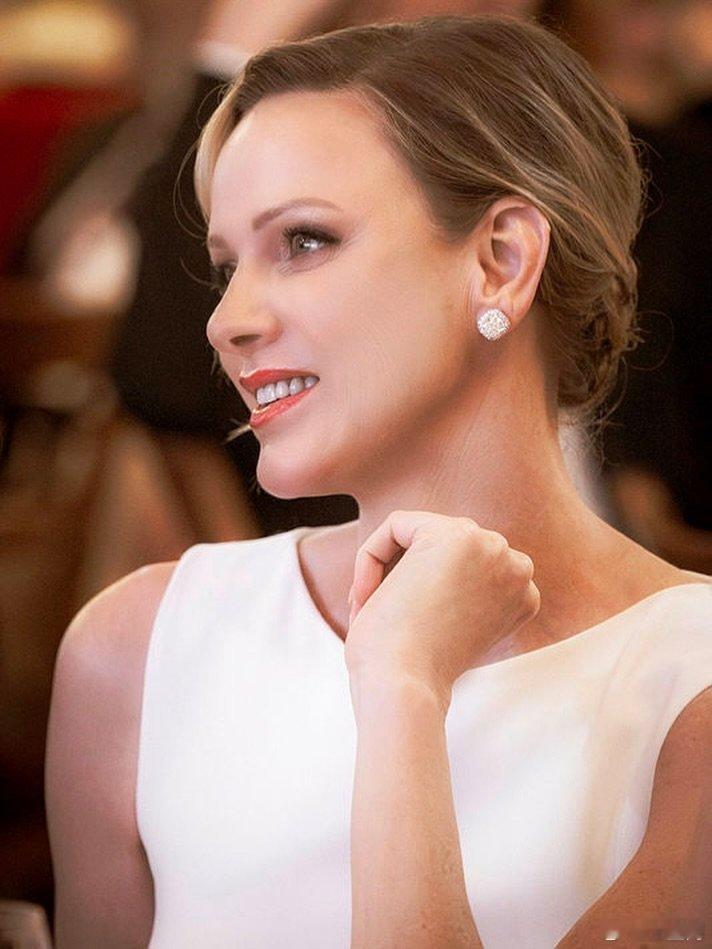 摩纳哥王室 🇲🇨1月25日，夏琳王妃48岁生日快乐。世界各国王室