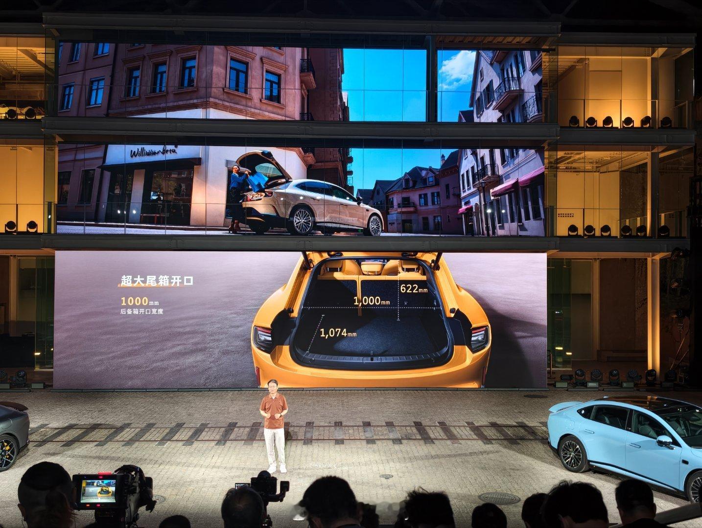 smart精灵6号紧凑于外，宽适于内。精灵6号拥有1000mm超宽尾箱开口，10