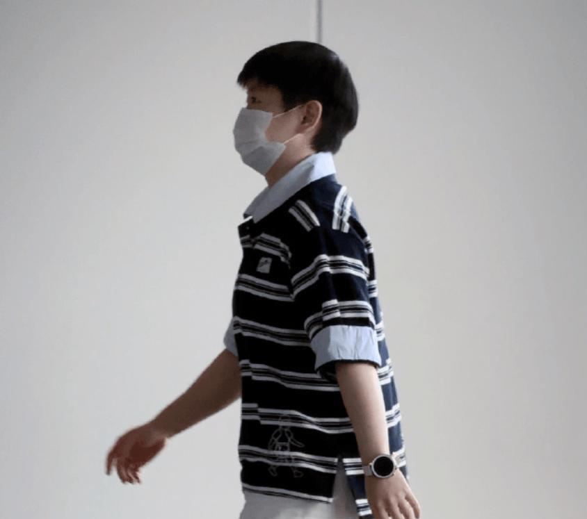 7月14日，今日份的莎莎清清爽爽，北京机场最新生图曝光，她独自一人低调飞往长沙备