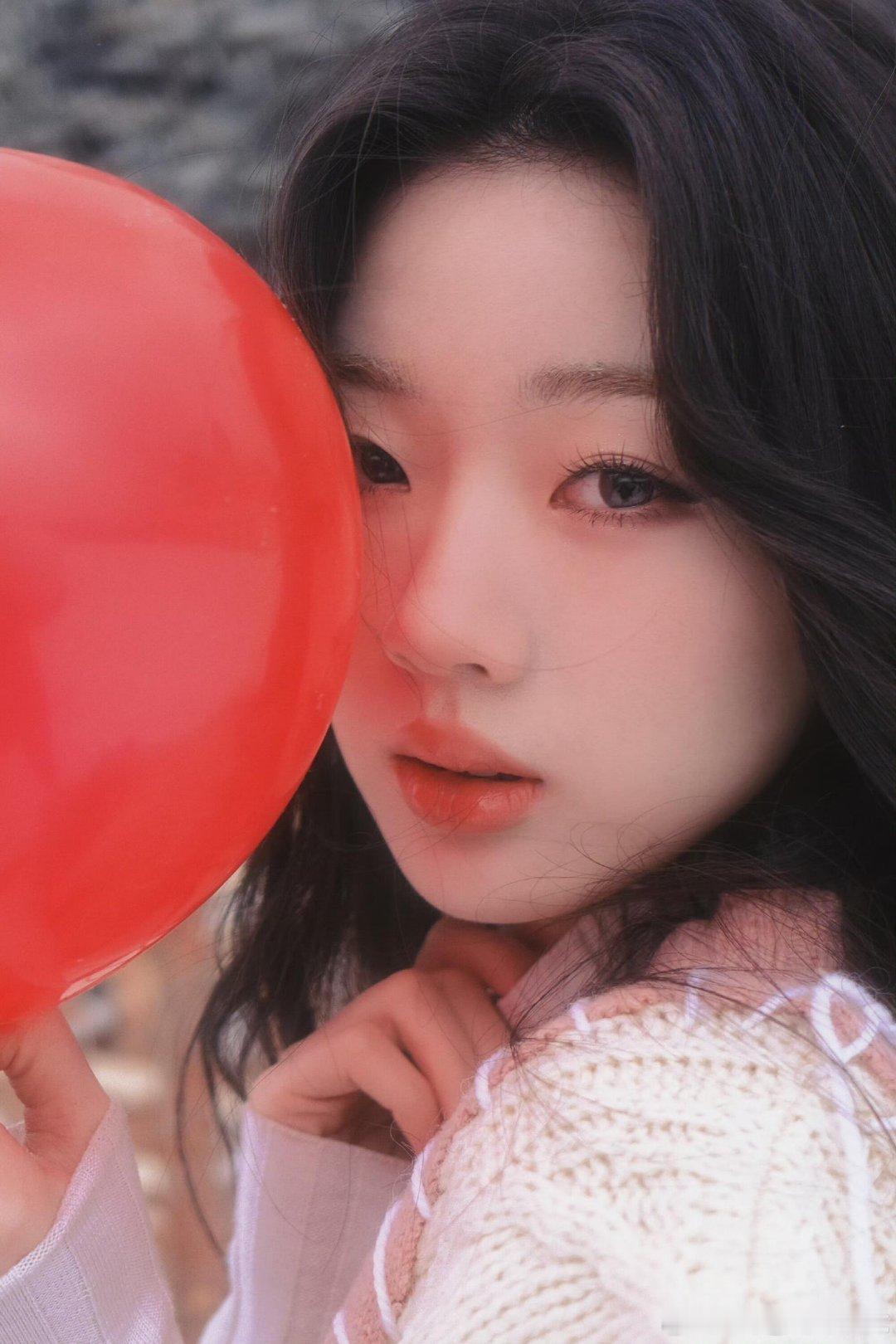 #五十公里桃花坞[超话]# 沈月镜头里的小单：高贵得很！！！！大片，有这种会拍照