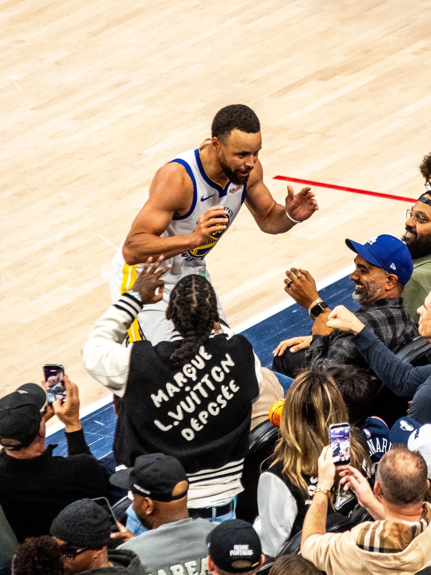 于是我们进入了漫长的休赛期库里超话创作官