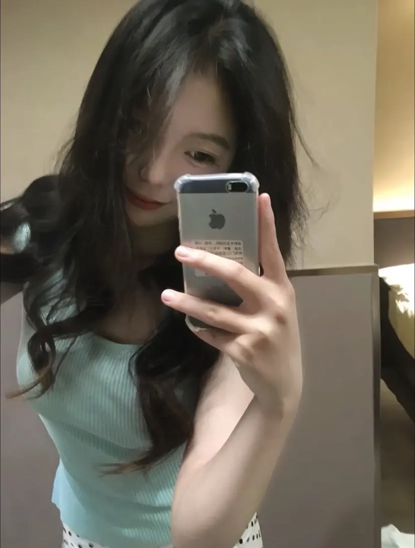 我已经到了没有耐心的年龄了 最多陪你聊一宿 第二天必须亲到嘴