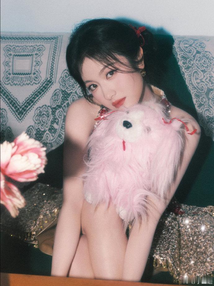 李兰迪妈妈年轻长这样 复古的美丽真的是快要溢出来了呀，咱就是说李兰迪妈妈年轻长这