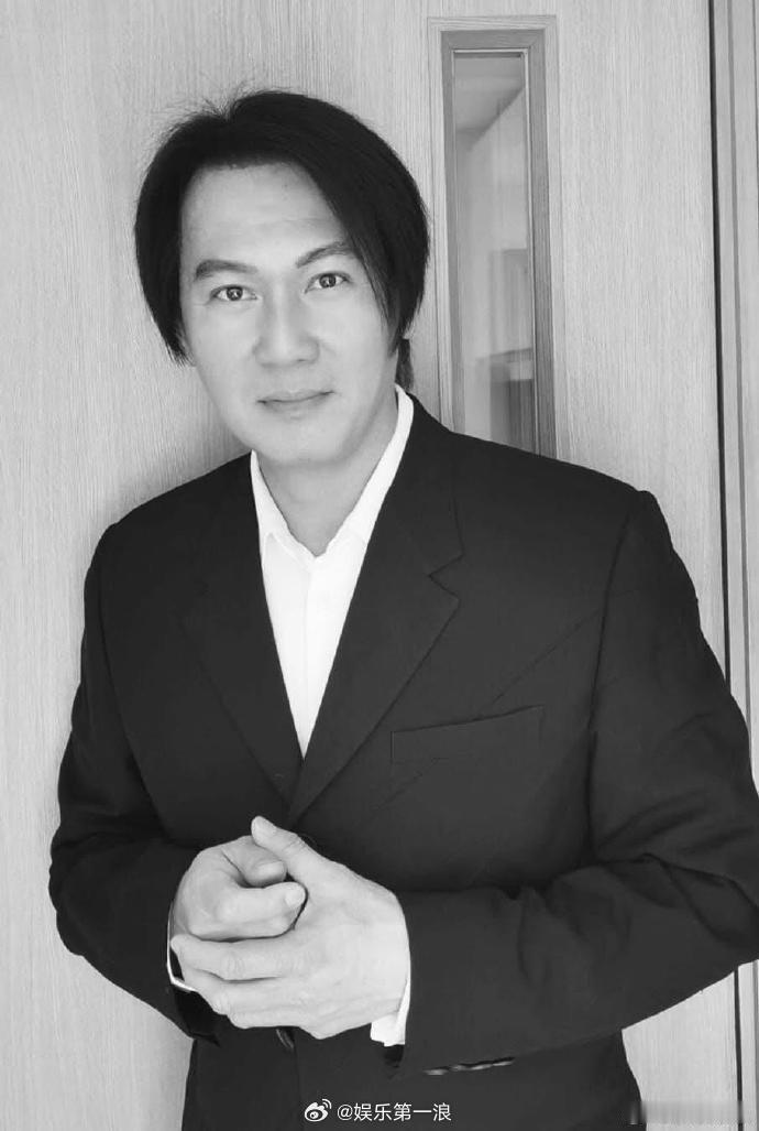 江美仪悼念甄志强 据港媒，与甄志强曾于亚视共事的江美仪，在甄志强离世消息传出后，