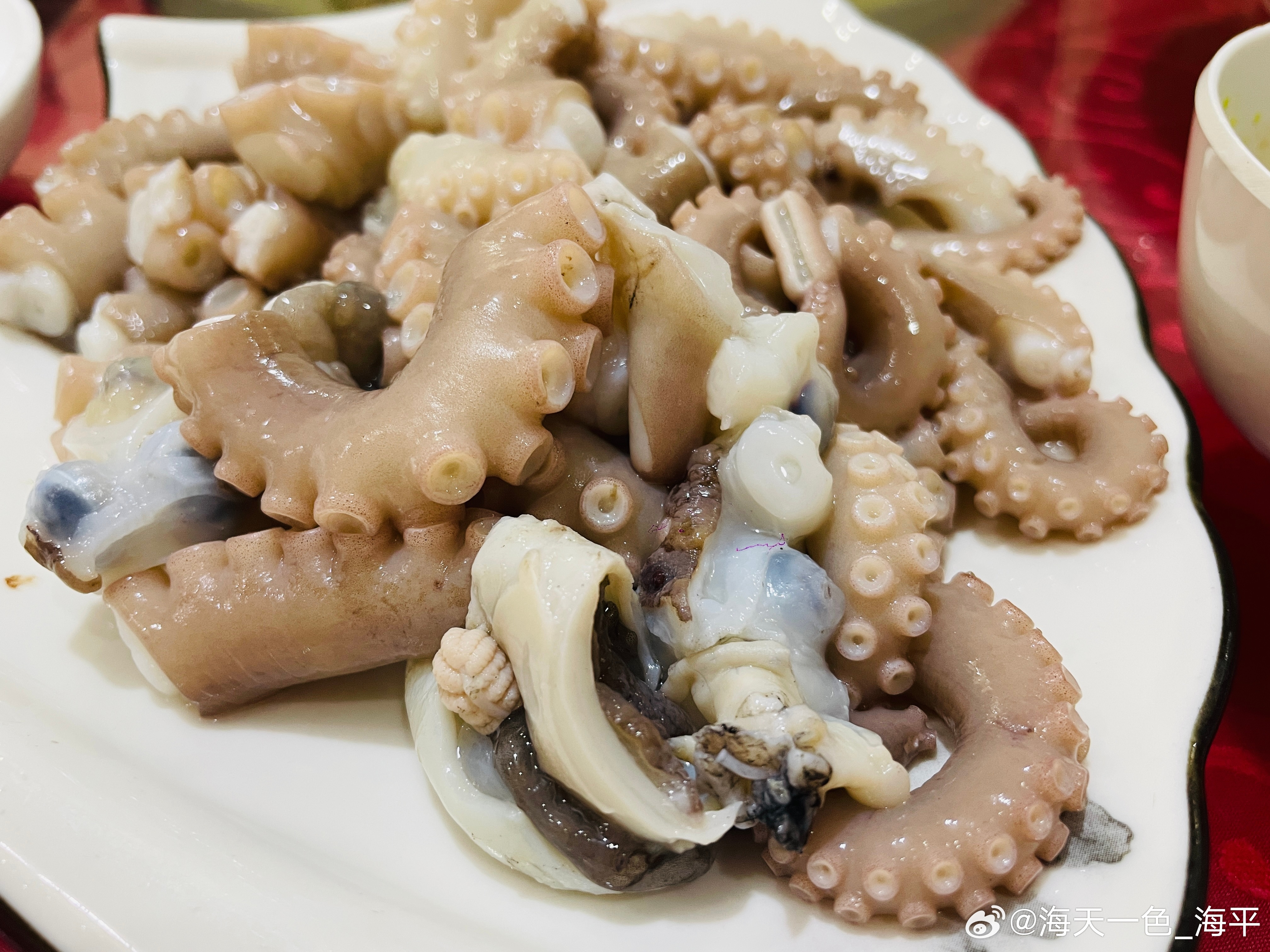 生活手记荣成真正的海鲜天花板，从来不在大马路边，更不在乡下。隐于闹市。没有门头，