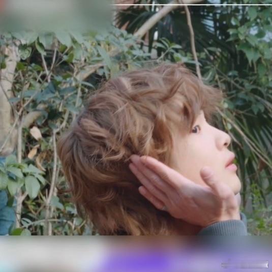 周震南高瀚宇还原杜杜花花捧脸杀 周震南和高瀚宇的捧脸杀太萌太可爱了！两个人的关系