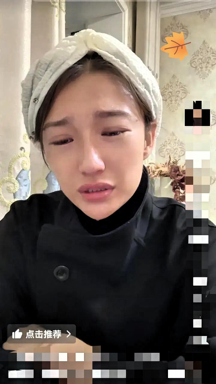 “固原二狗”的妻子昨天已哭成泪人了，
丈夫和朋友在乌兰布和沙漠车辆侧翻，
但当时