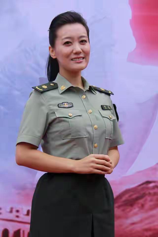 请问一下她是什么级别军衔，多大的领导
