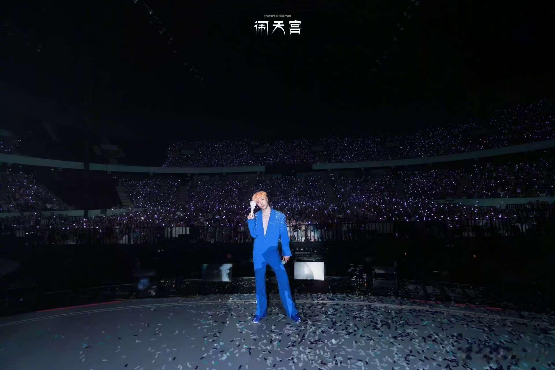 张艺兴深圳今晚继续张艺兴晒与粉丝合照张艺兴晒与粉丝合照，深圳今晚继续，[色][色