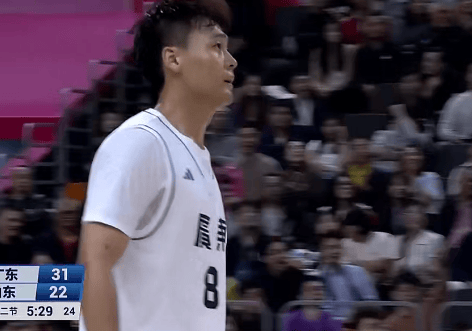 赵睿出战22分钟，投篮12中6、三分7中4得到16分3篮板5助攻