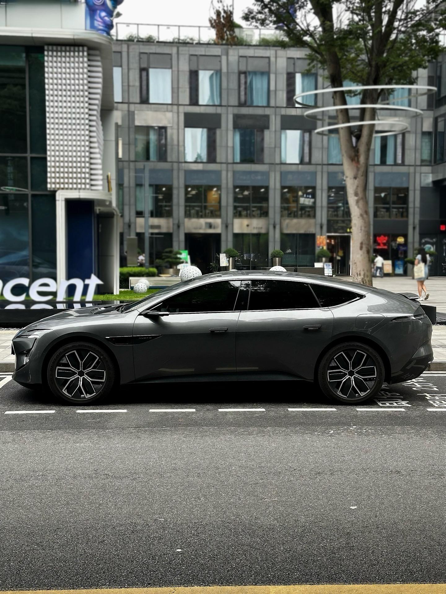 无敌侧颜，每次下了车还是忍不住回头多看两眼！会是你的Dream car吗？