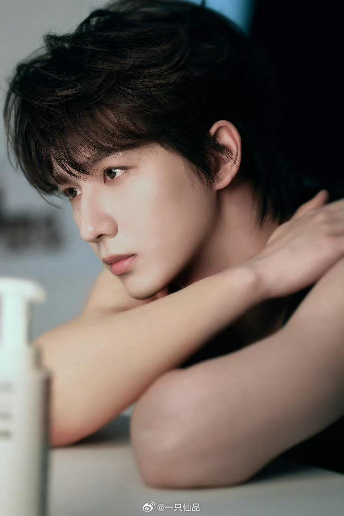 李宏毅就是神男，李宏毅粉丝吃的可太好啦 